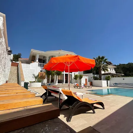 Havuzlu Doga Icinde Misafir Evi Uzumlu Fethiye