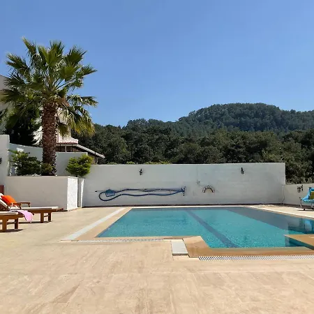 Guest house Havuzlu Doga Icinde Misafir Evi Uzumlu *
